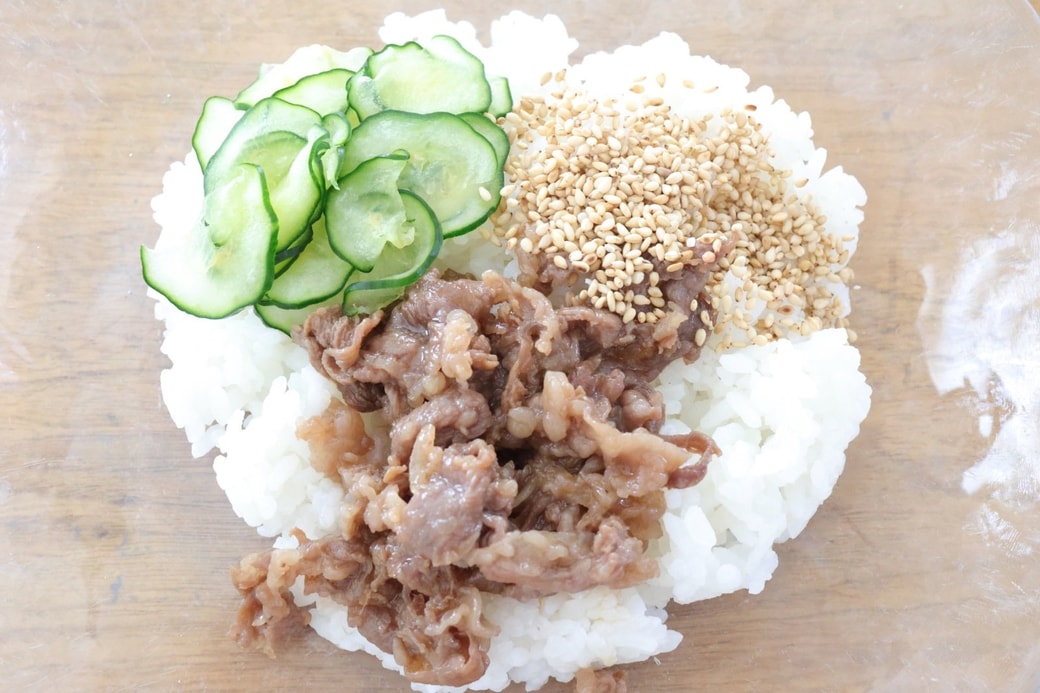 「きゅうりと牛肉のおにぎり」