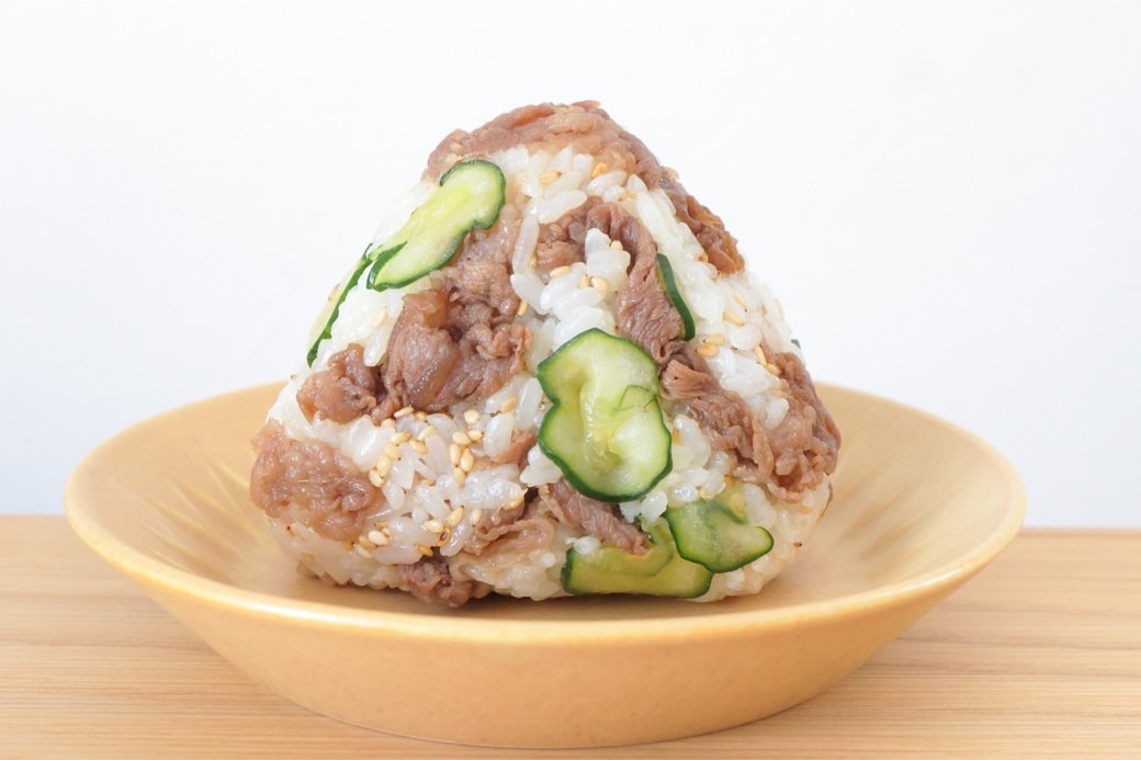 「きゅうりと牛肉のおにぎり」