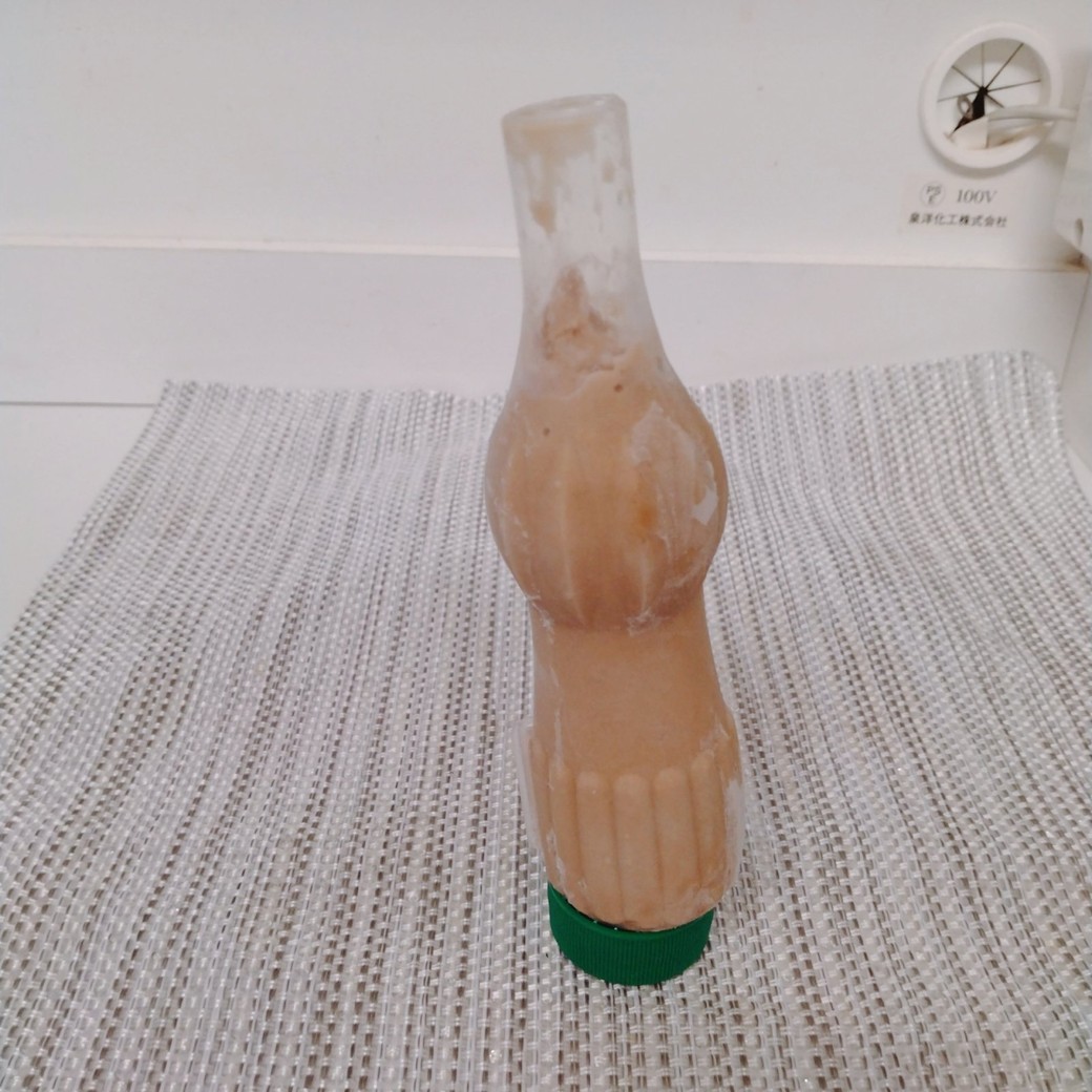 フタの上に置いたパピコ
