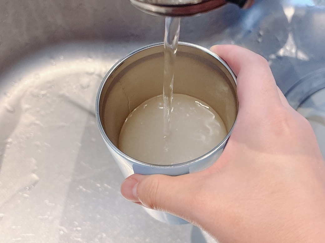 40～60℃のお湯を注ぐ