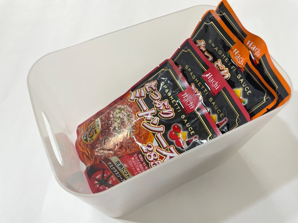 倒れがちな袋パッケージのレトルト食品