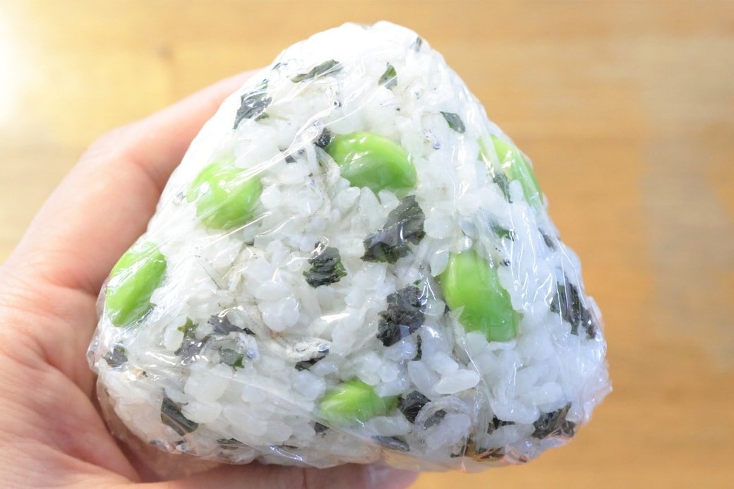 「枝豆とちりめんのわかめおにぎり」