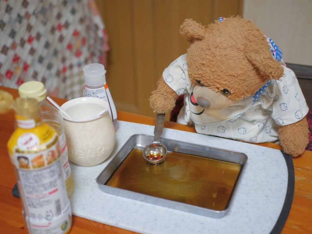 調味料を混ぜ合わせる