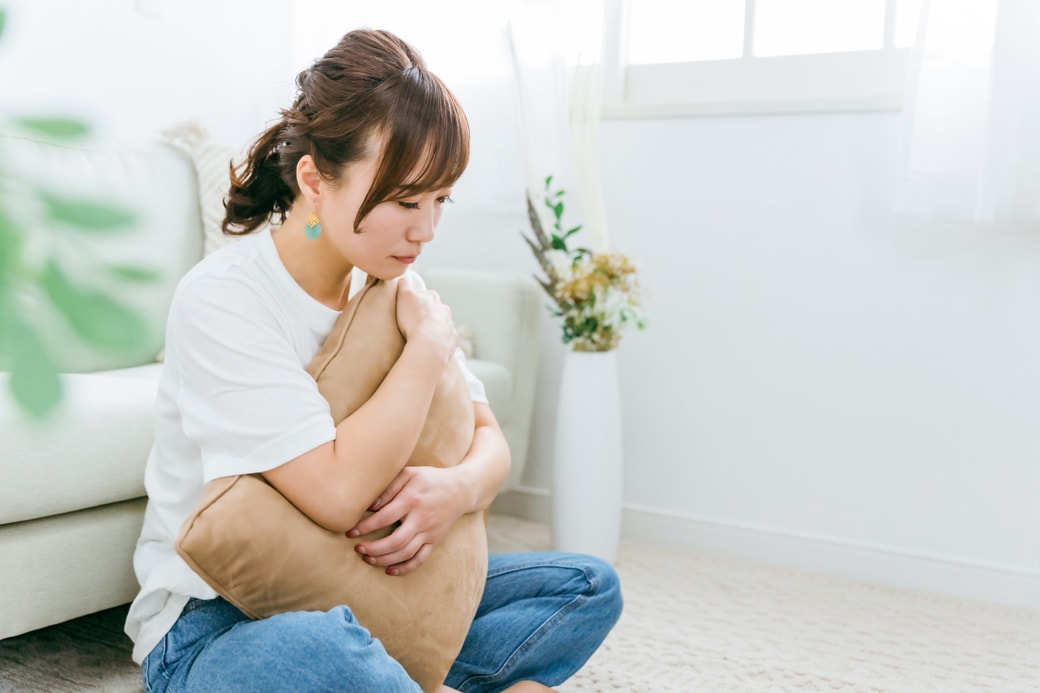 モヤモヤしている女性