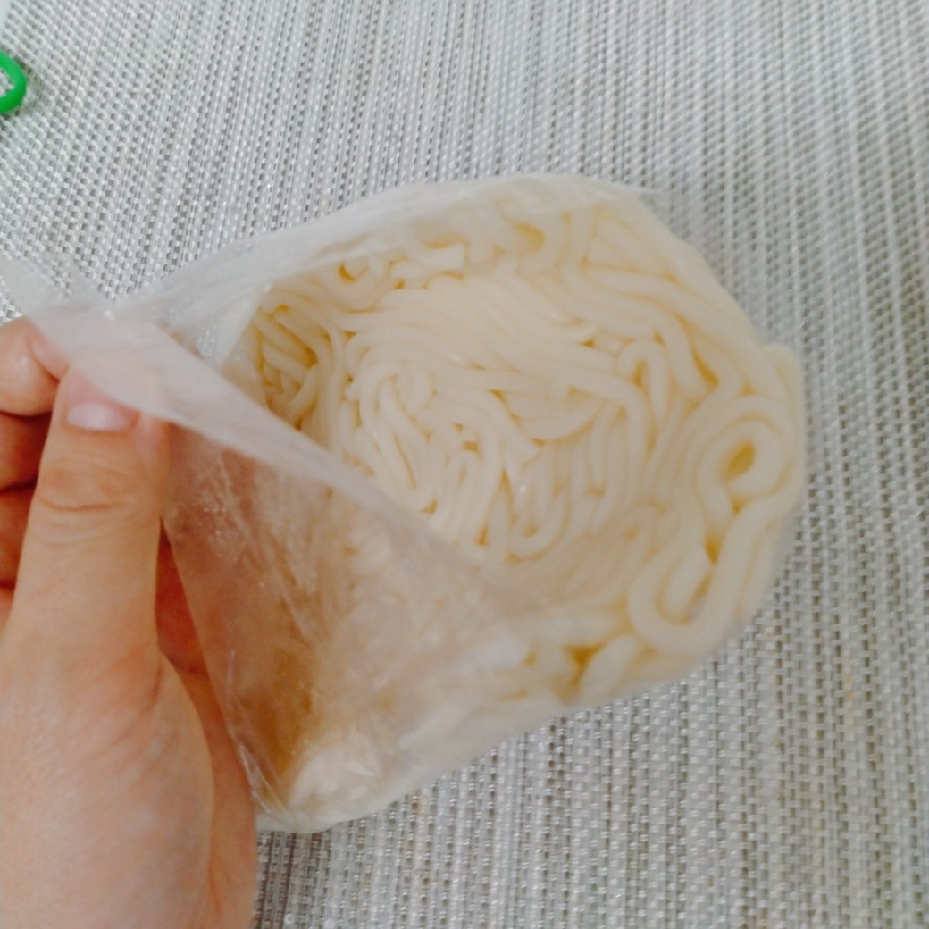 袋に入ったうどん