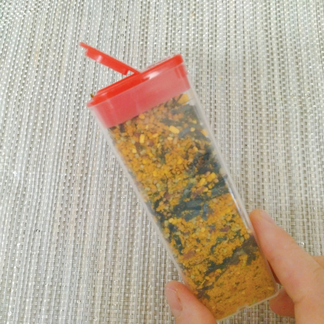 ふりかけを入れたチョコベビーの空き容器