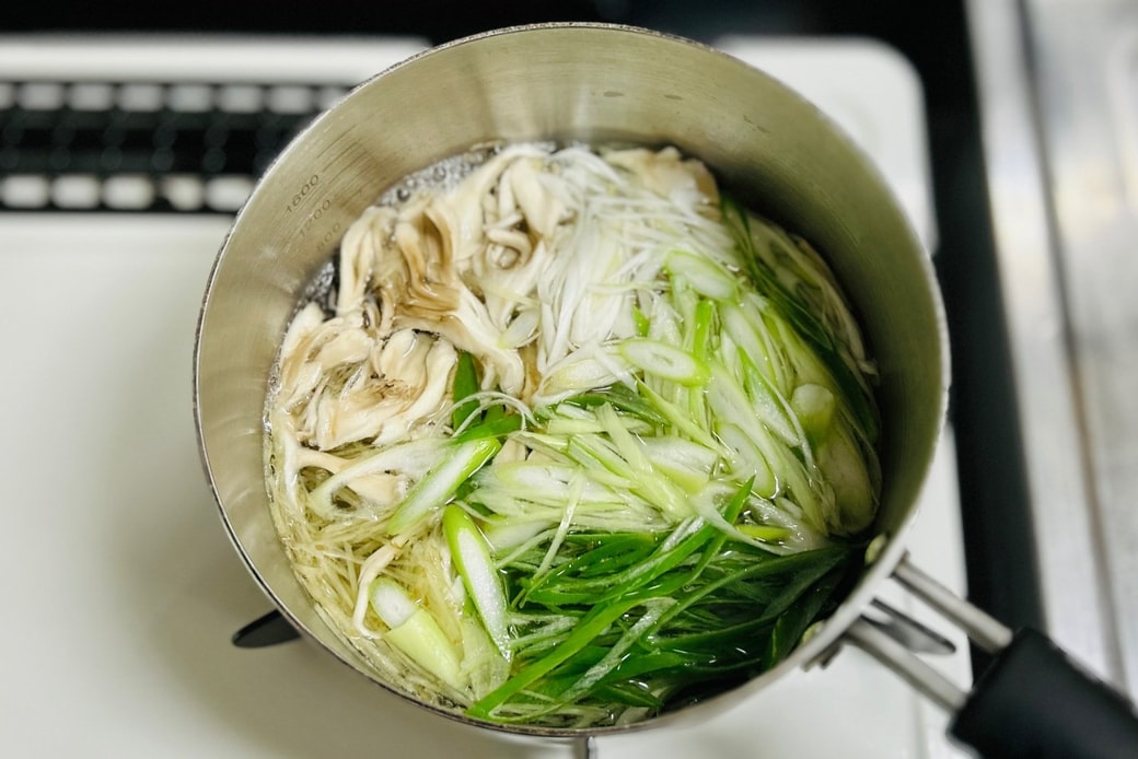 鍋で煮る