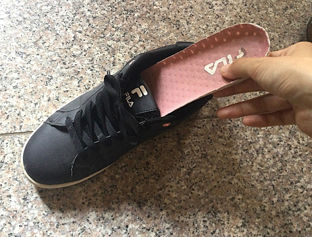 スニーカーの中敷き
