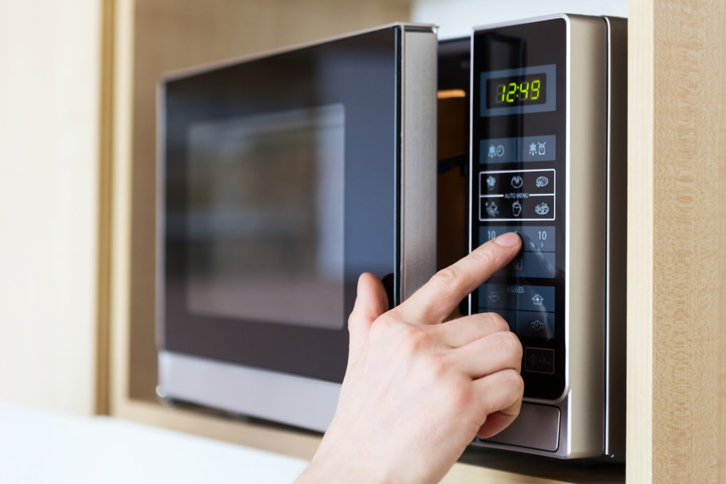 電子レンジのオーブンでは使用できない