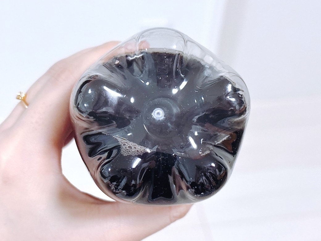 コーラのペットボトルに底についている突起