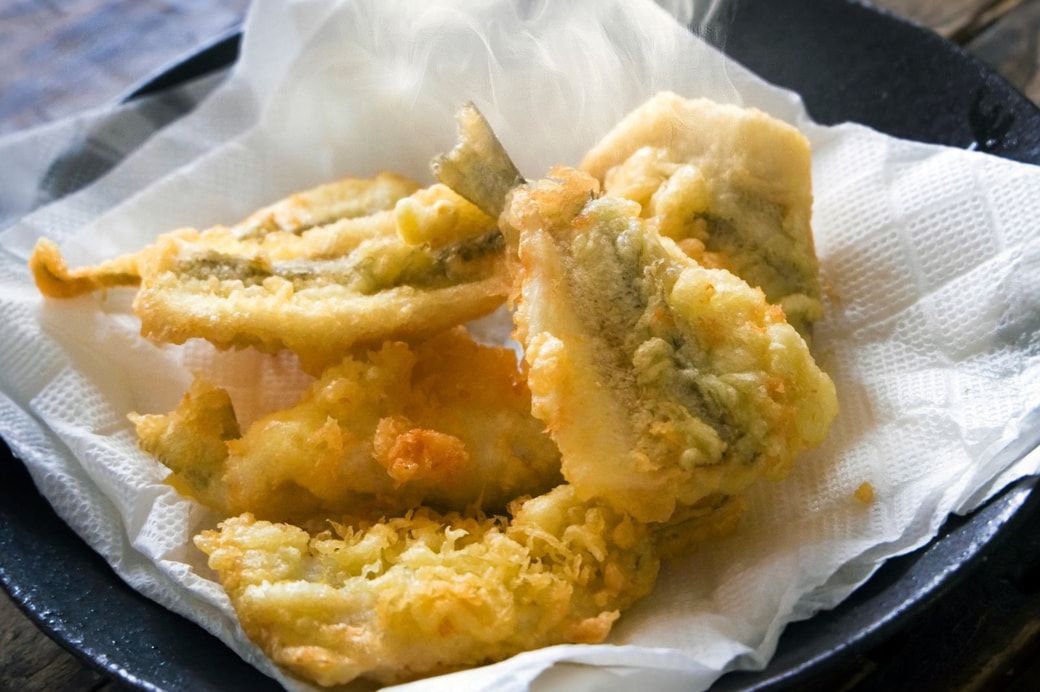油を含んだキッチンペーパーをそのまま処分するのはNG