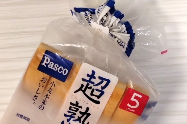 留め具付きの食パン