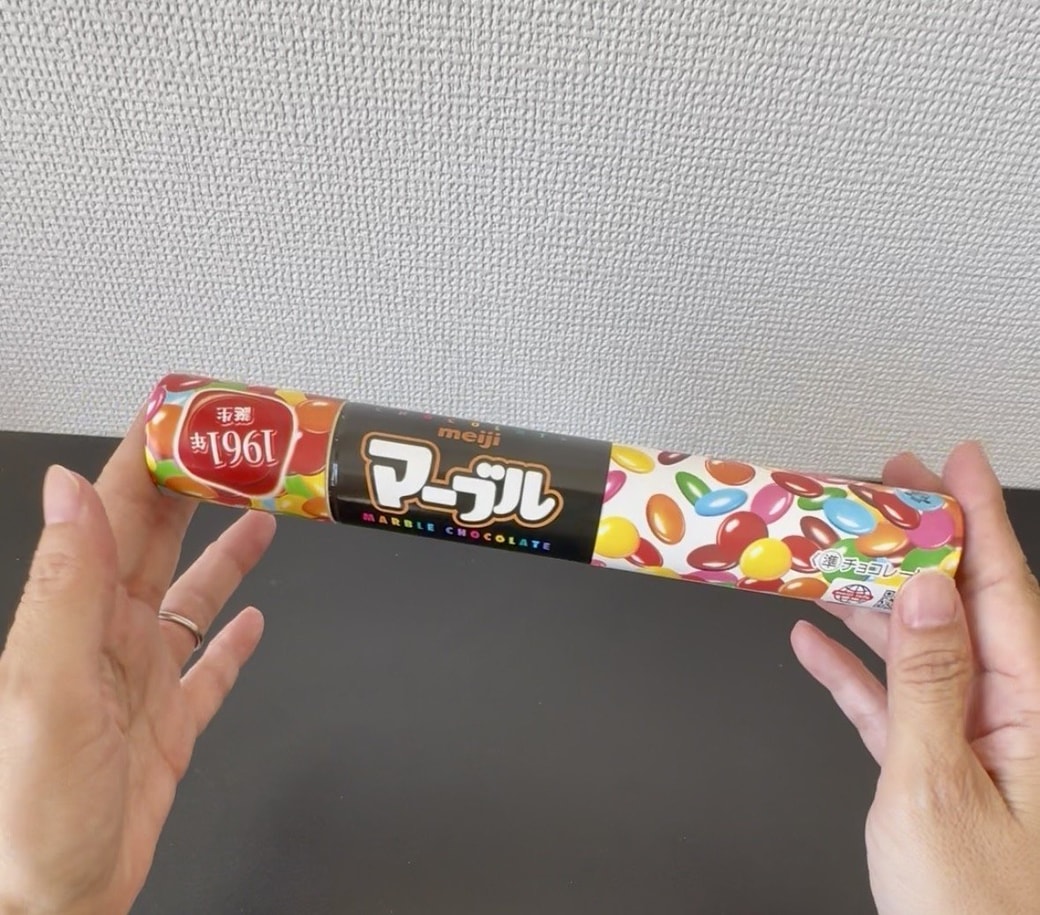 マーブルジャンボにストローを入れてフタを閉めた様子