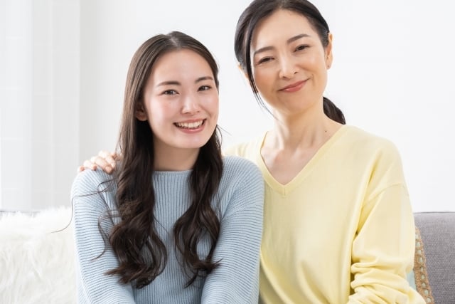 大学生の娘と母親