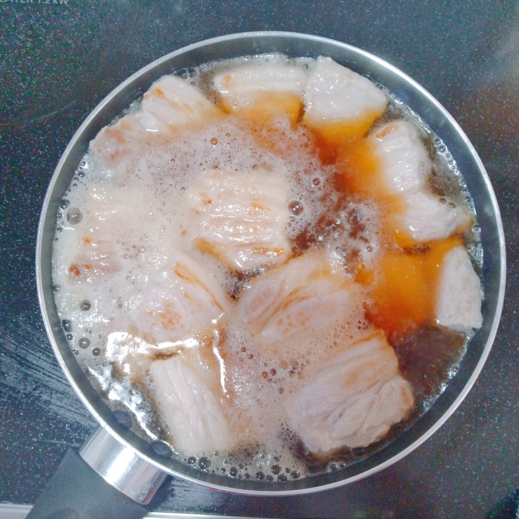 フライパンで角煮を作る人