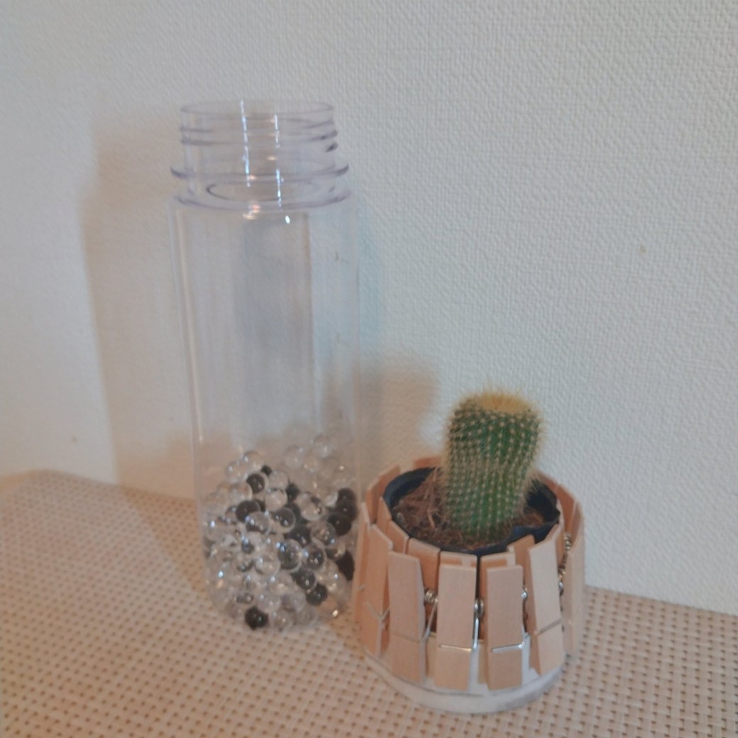 消臭剤を入れたドリンクボトル