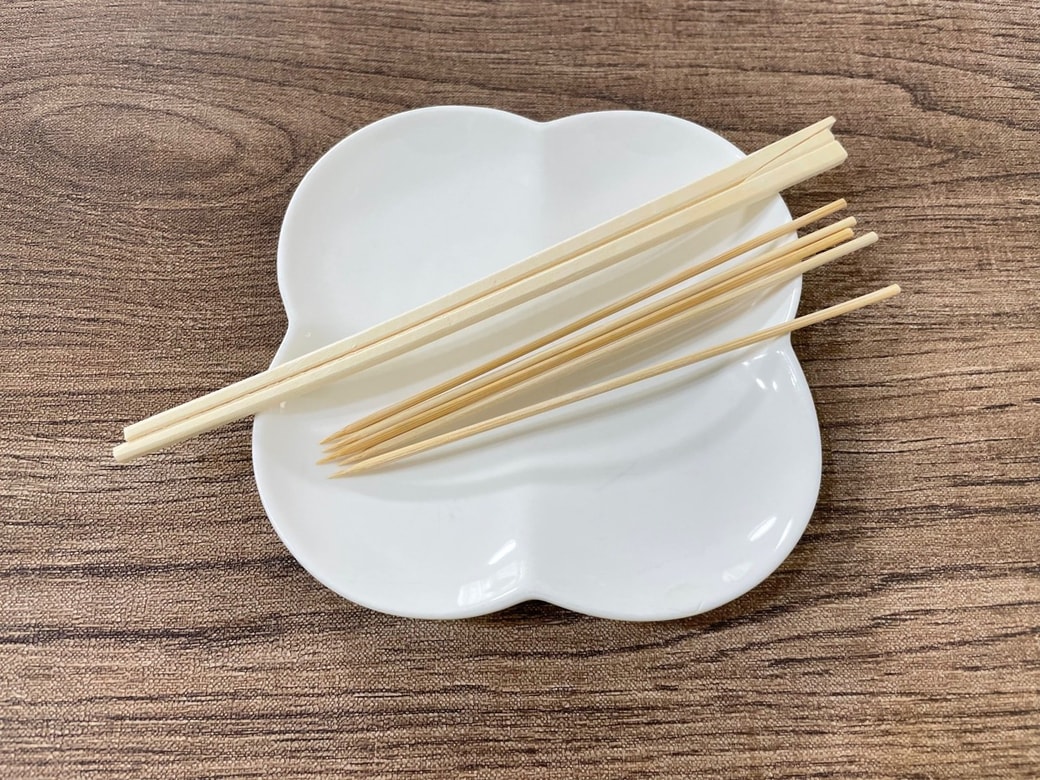 そのまま捨てたらNGな割り箸や串