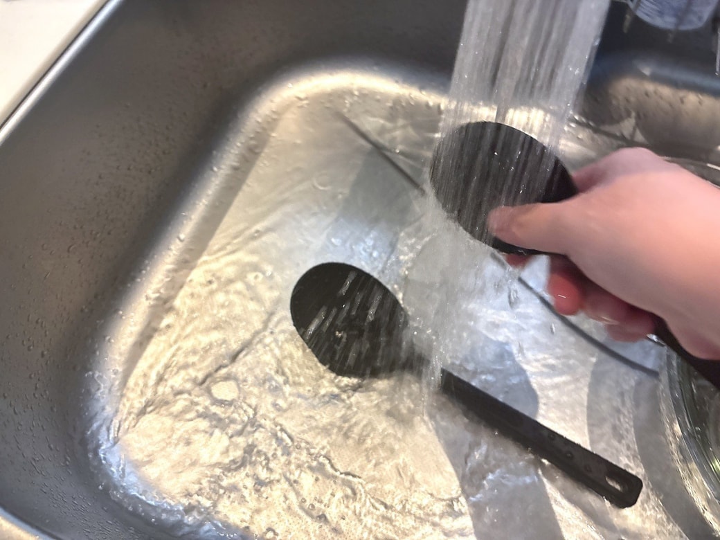 水で洗う