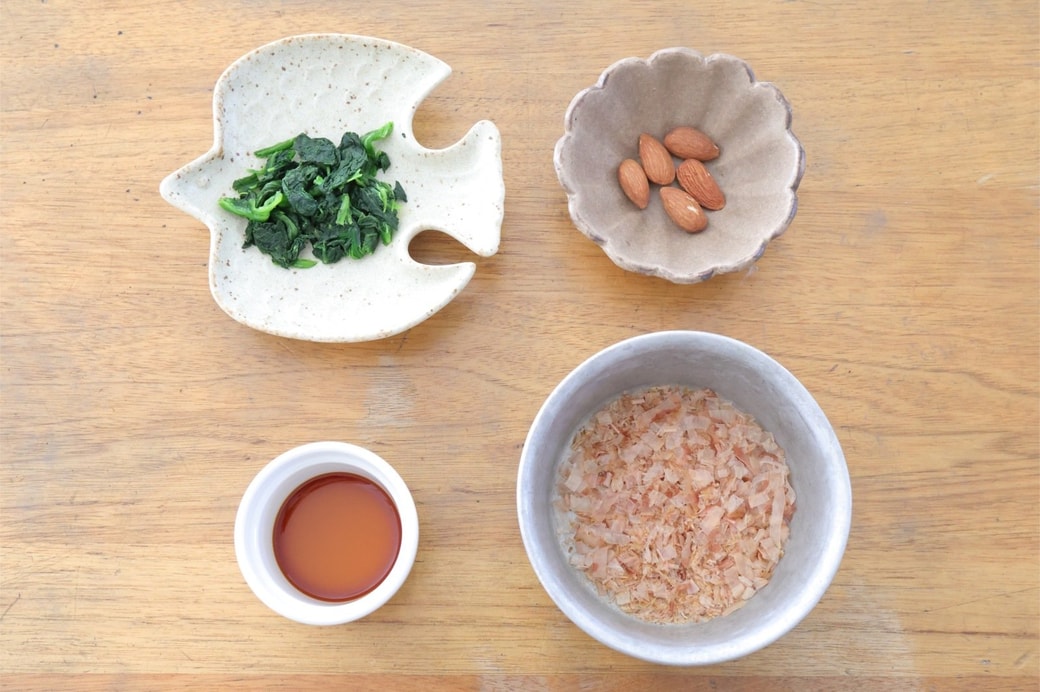 「ほうれん草とアーモンドのおかかおにぎり」