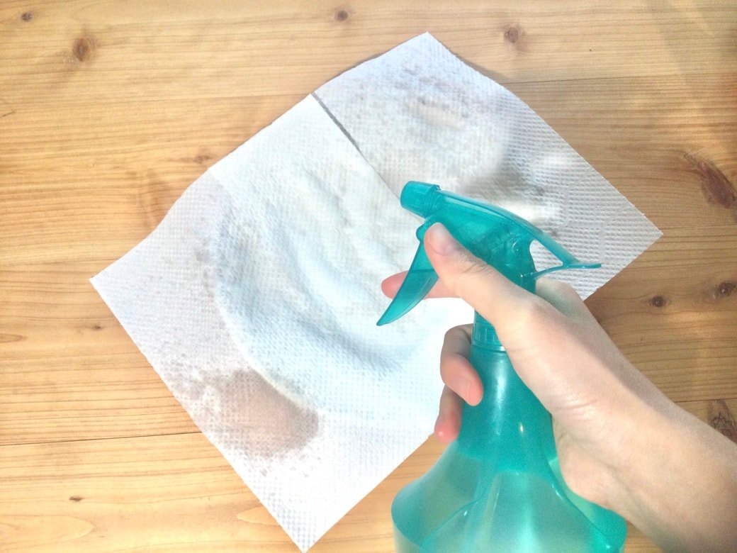 キッチンペーパーを湿らせる