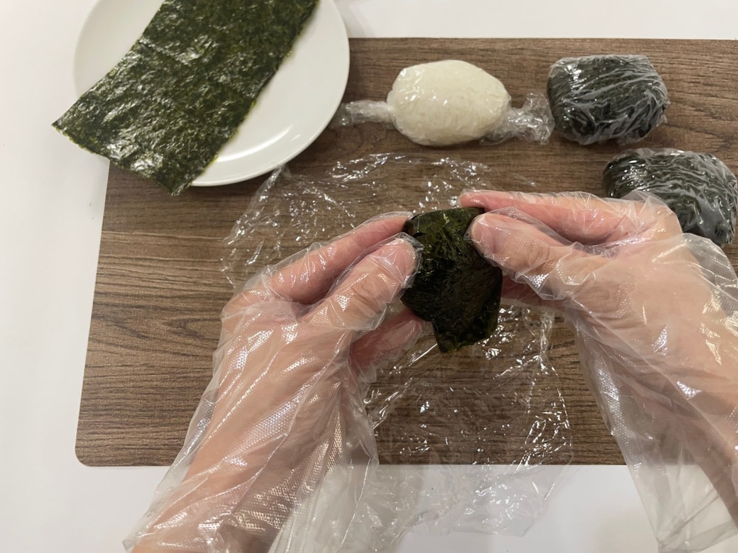 焼き海苔を巻く