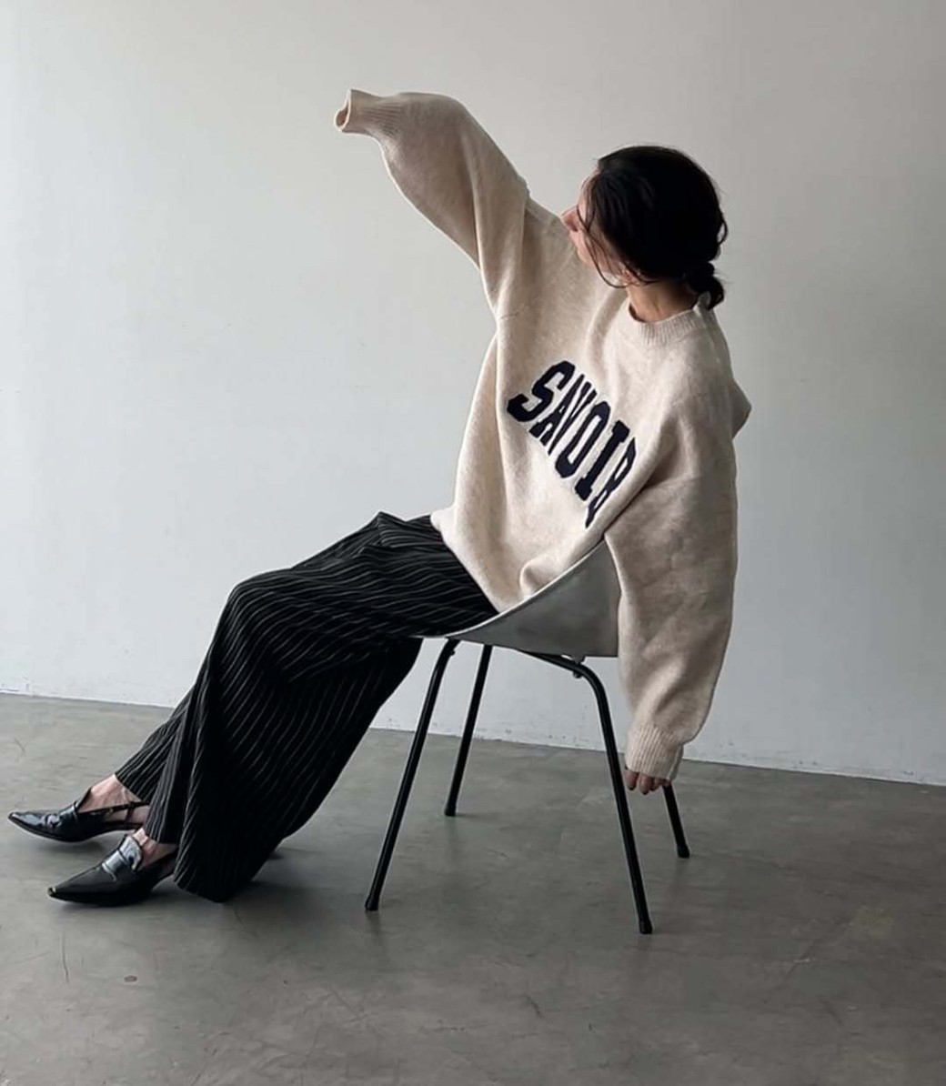 ゆるっとしたシルエットがこなれた雰囲気を演出し、大人女性にぴったりのスタイルに。