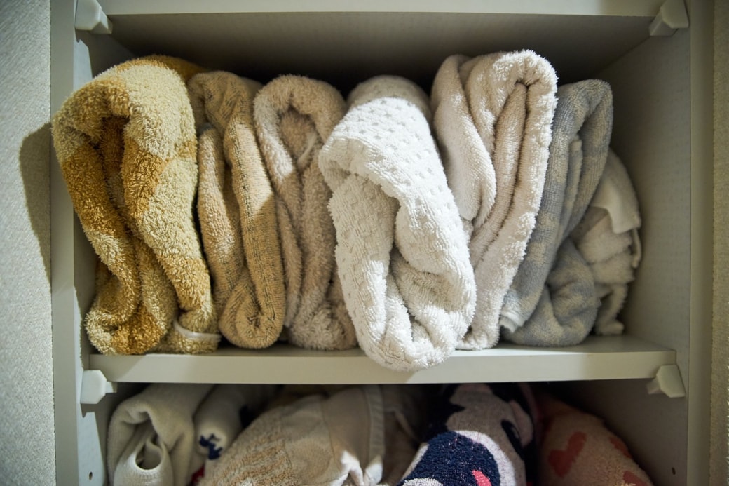 雑然と置かれたバスタオル