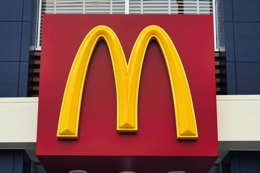 マクドナルドの看板