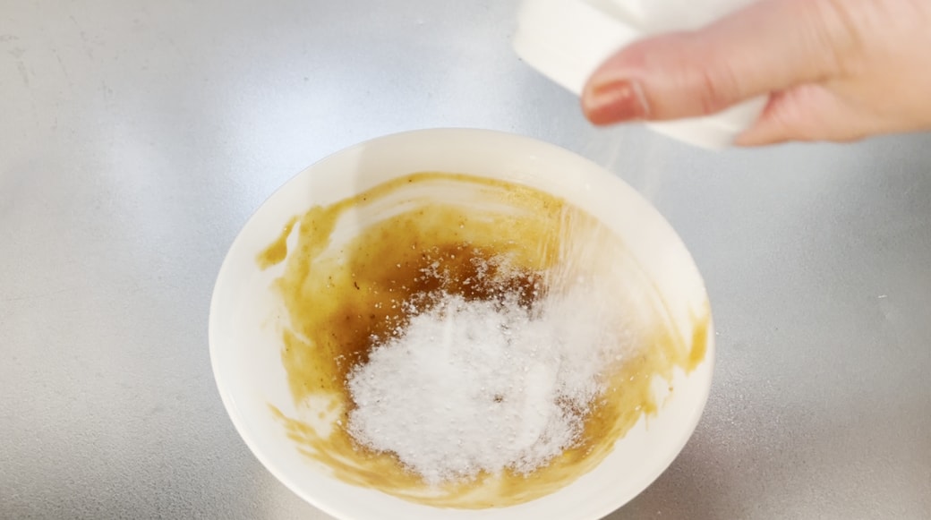 重曹をふりかける