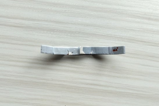 左側も同様に折り目をつける