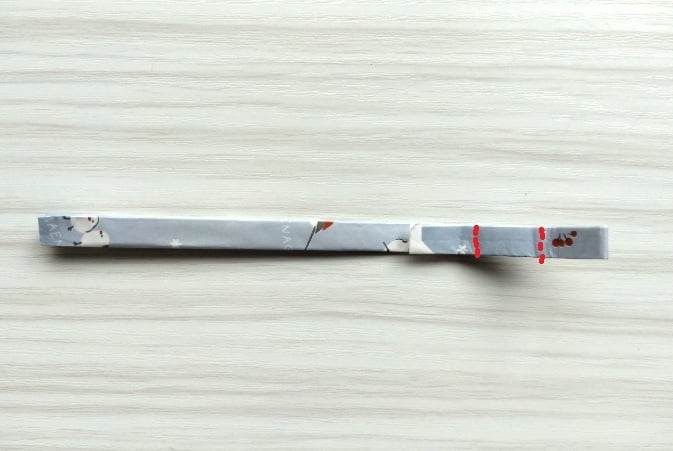 さらに3等分に折って折り目をつける