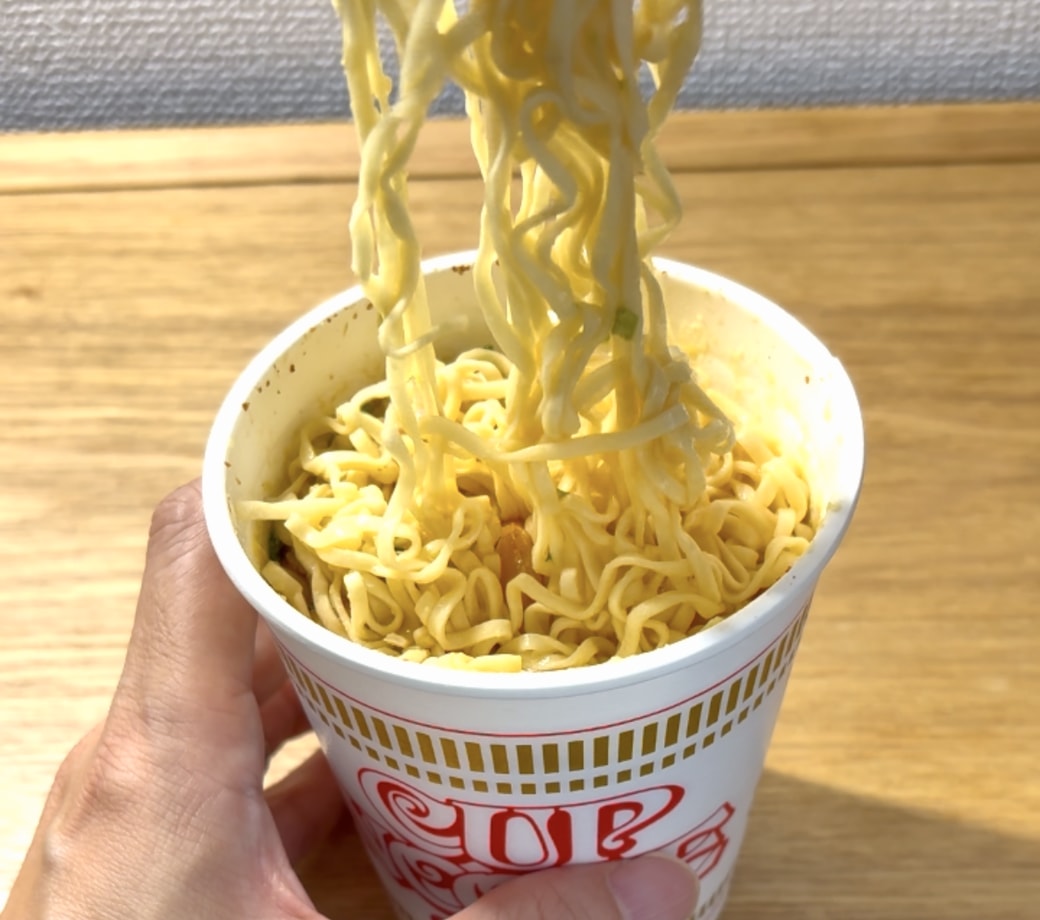 水を注いで30分後のカップヌードル2