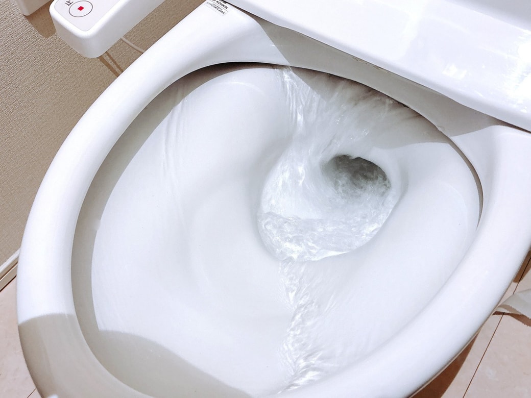 泡がなくなるまで水を流す