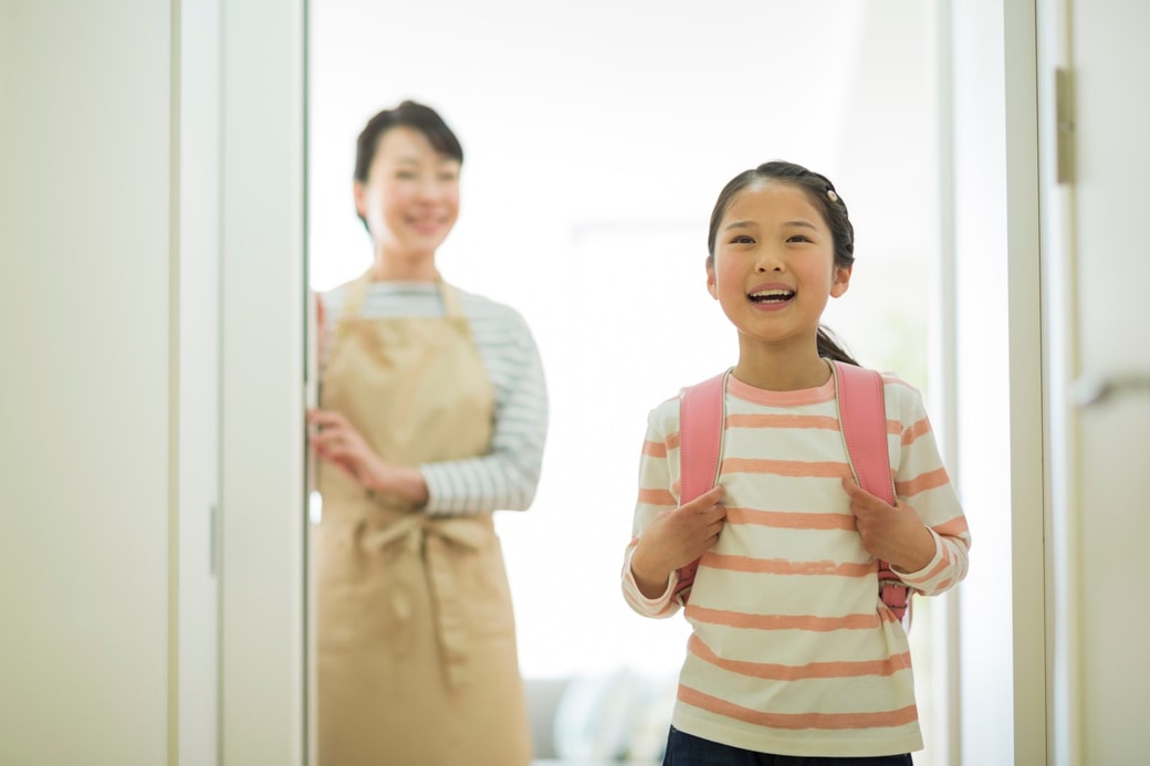 元気に出かける子ども