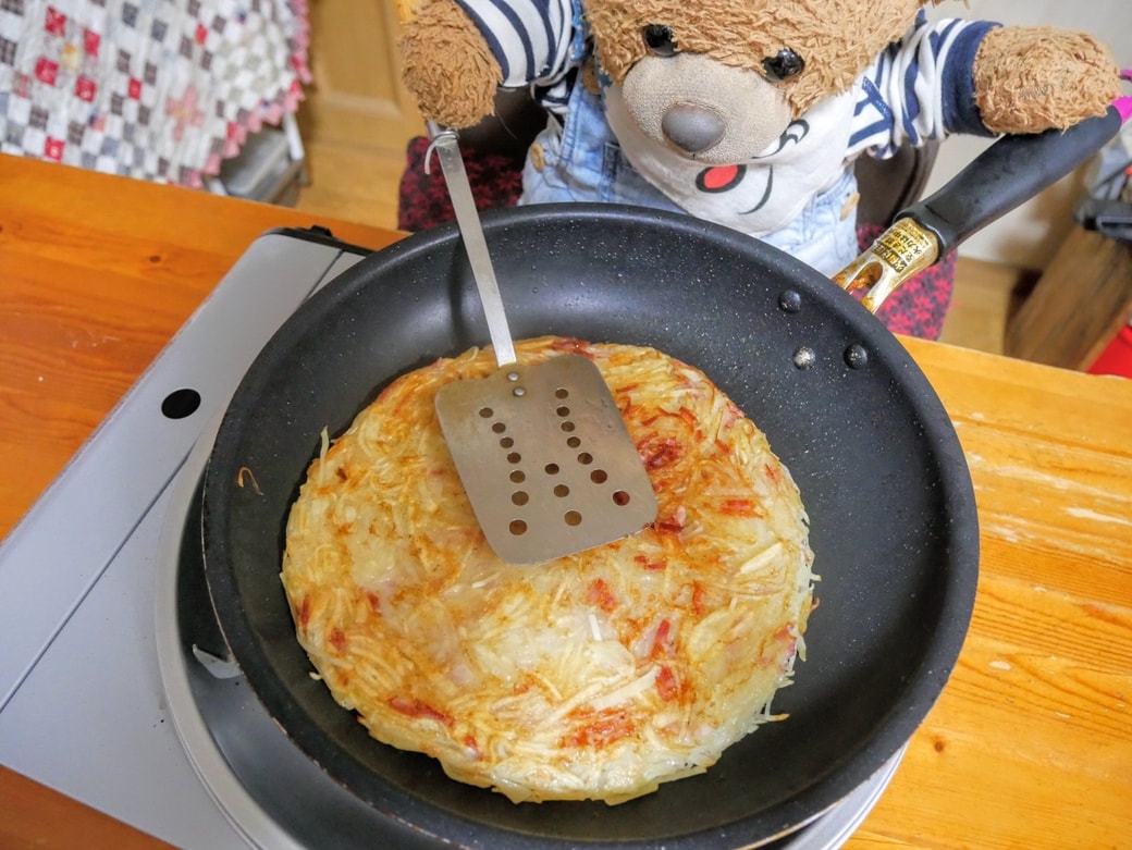 裏側を焼くくまくん