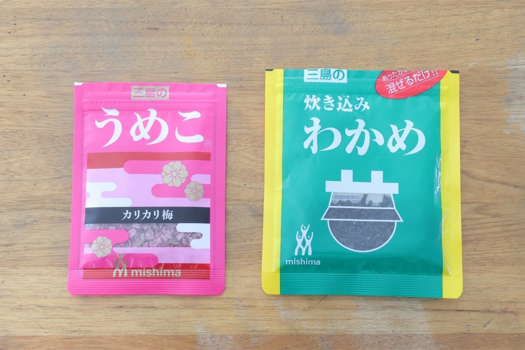 「カリカリ梅とわかめのおにぎり」