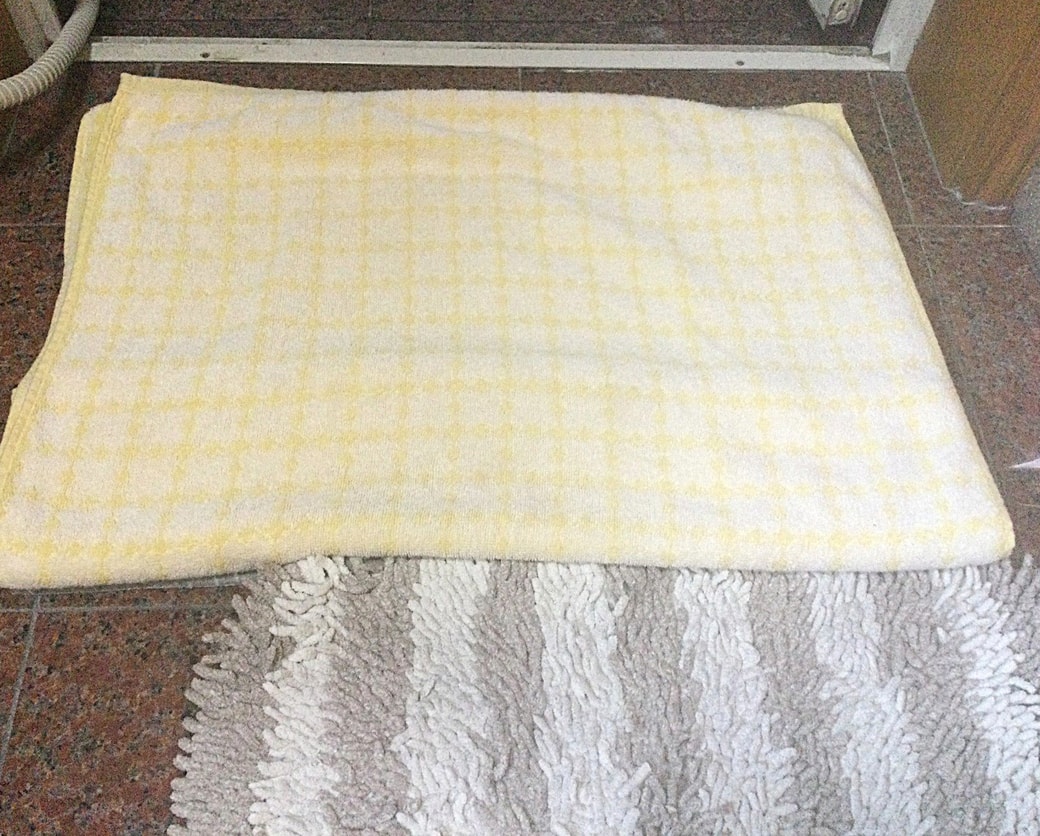 バスタオルを足ふきマットにする