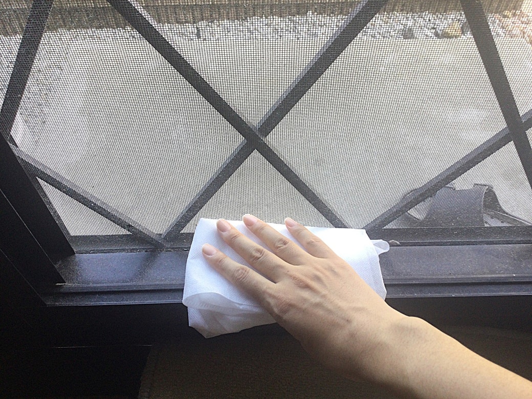 クリーニングカバーで網戸掃除