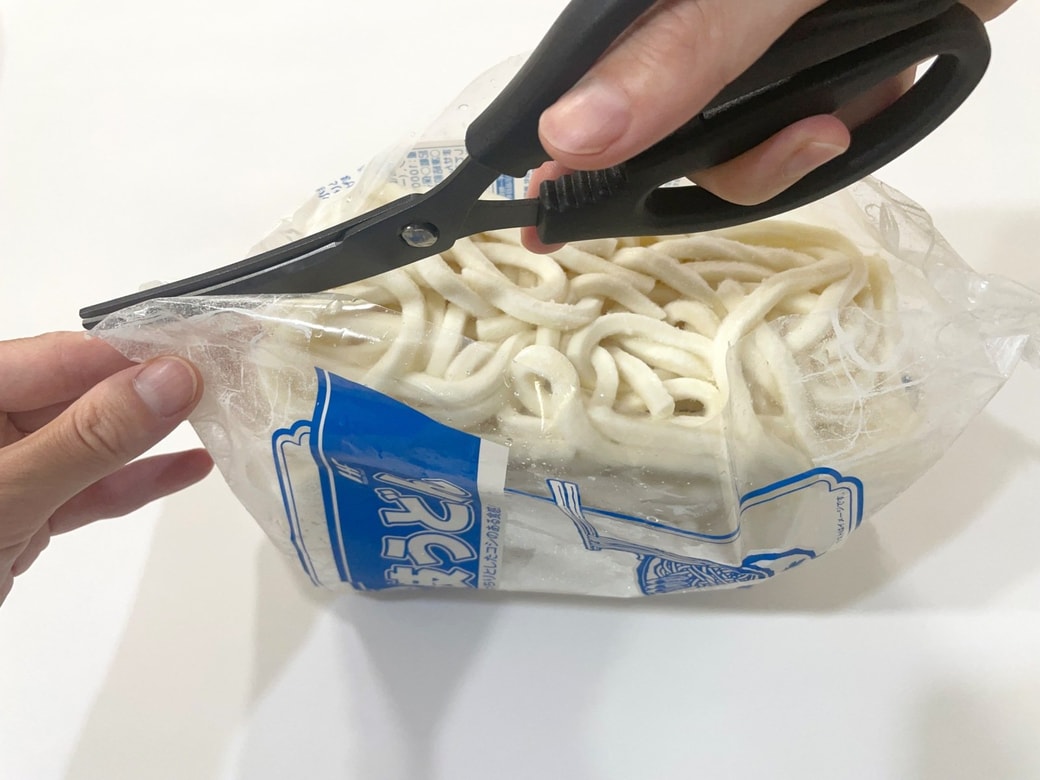 横方向に切り目を入れる
