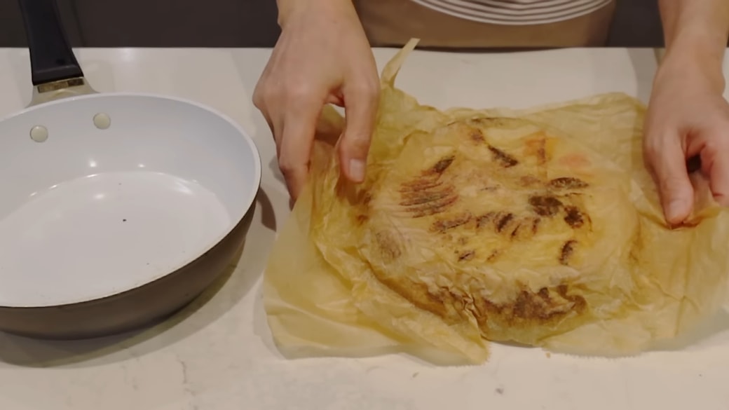 焼きりんごケーキを作る人