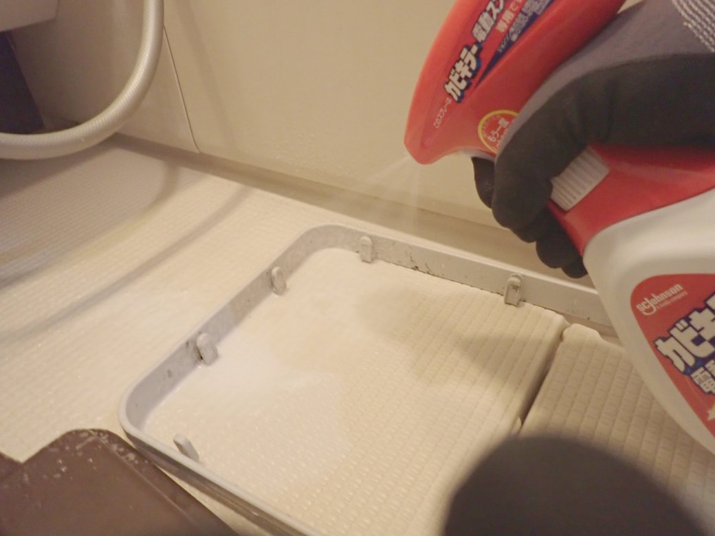 カビキラーを塗布