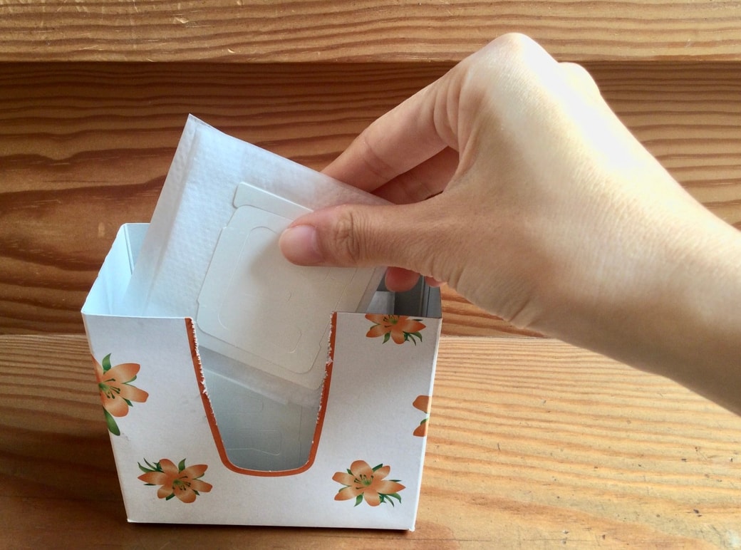 ティッシュの空き箱にコーヒーフィルターを収納