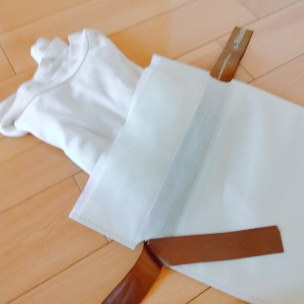 服を入れた不織布の袋