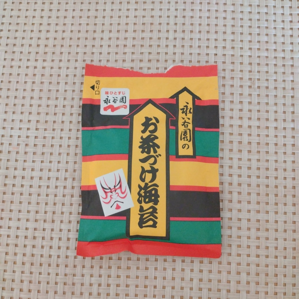 個包装されたふりかけやお茶づけ海苔を収納