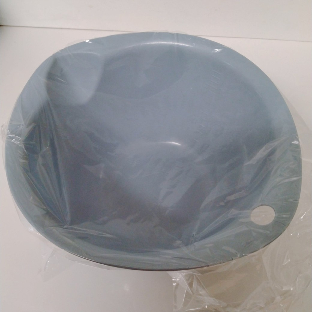 ラップをしたボウル