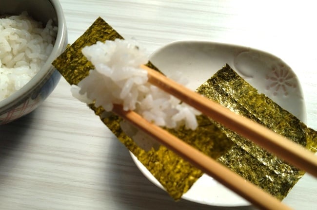 ご飯にのりが付いてくる
