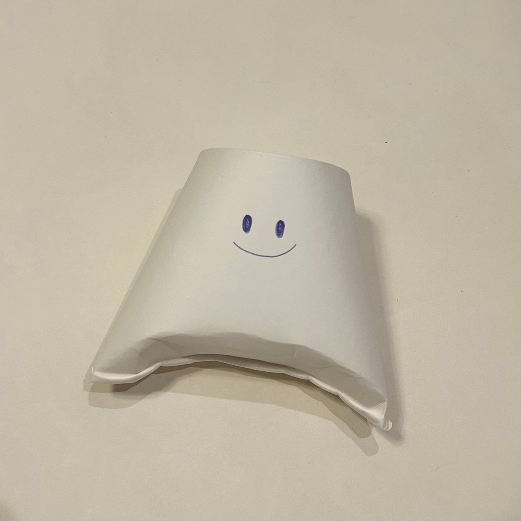 紙コップに顔を描いたところ