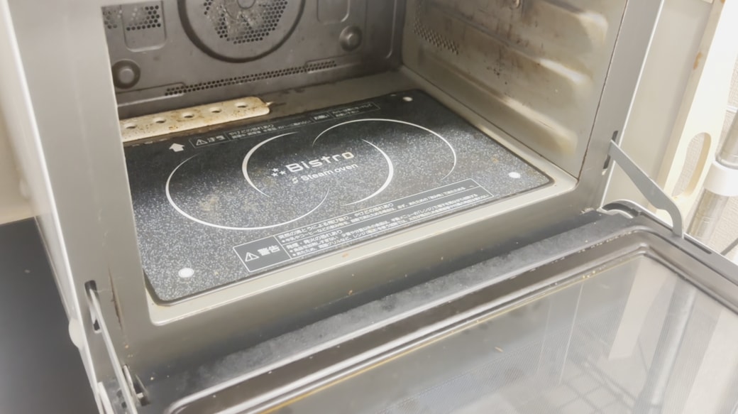 掃除前のオーブンレンジの様子