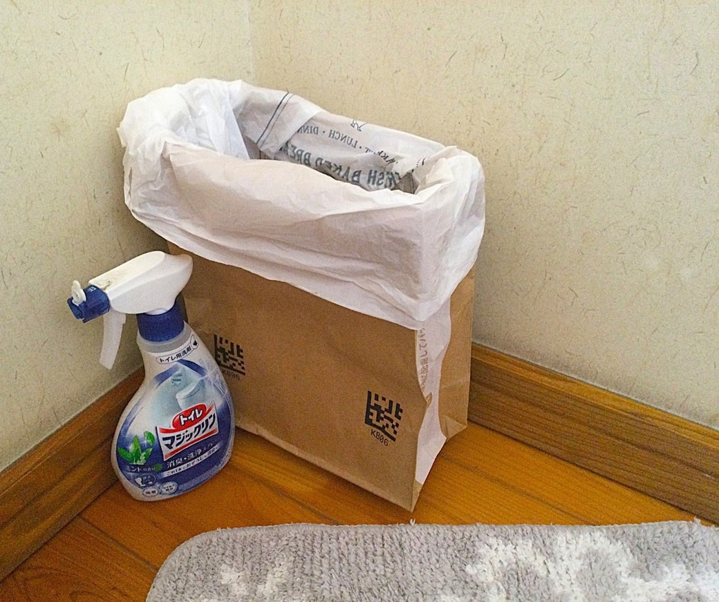 宅配便の茶封筒をサニタリーボックスにする