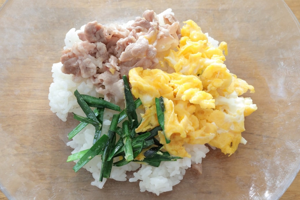 「豚ニラたまごおにぎり」